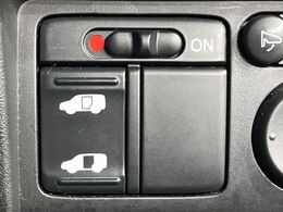 【パワースライドドア】スマートキーや運転席のスイッチでスライドドアの開閉が可能♪電動だから力を入れてドアを開ける必要が無く、小さいお子様でも、重い荷物を持っている時もラクに開け閉めできます♪