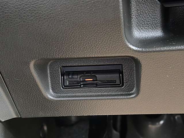 ビルトインETCが付いています。高速道路をスムーズに通れますし、割引も有ったりします。