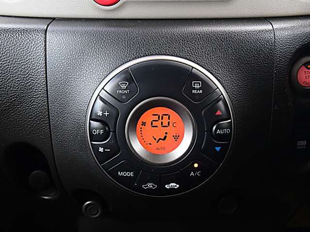 温度調節の楽なオートエアコンを装備しています。