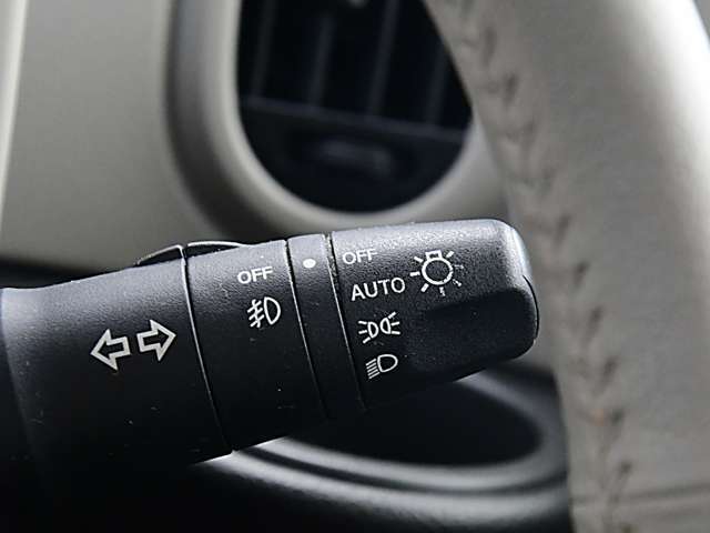 オートライトはトンネルの続く道路等でも便利です。