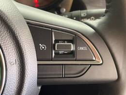 【クルーズコントロール】高速道路もラクラク走行。アクセルを離しても一定速度で走行ができ、長距離運転時の負担を軽減！加速・減速も簡単なスイッチ操作で調整できます。