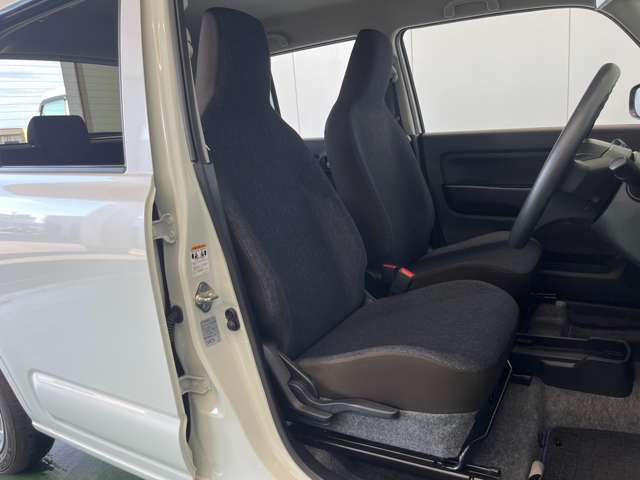 車を運転する際には運転席の存在は欠かせません。しっかりとチェックしたいポイントですね。