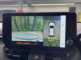 【パノラミックビューモニター】専用のカメラにより、上から見下ろしたような視点で360度クルマの周囲を確認することができます☆死角部分も確認しやすく、狭い場所での切り返しや駐車もスムーズに行えます。