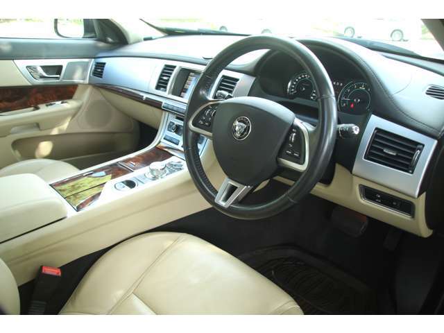 納車前にナビやドラレコ、Aftermarket品の取り付けなど、ご希望がある場合はご相談下さい。またカスタム、磨きやコーティング、フィルム施工などもお受けいたします。