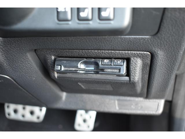 ハンドル右下にビルトインETC。車種専用ケースにて装着されており運転の邪魔にもならず高速の乗り降りも楽になります。