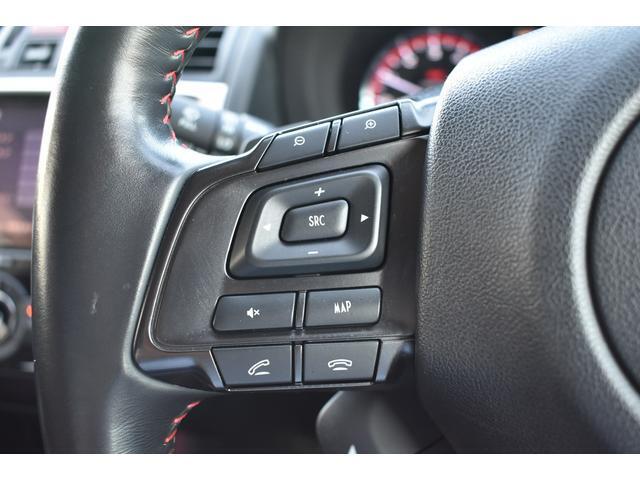 ステアリングにオーディオコントロールスイッチ。オーディオの操作がお手元で可能です。