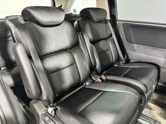 【2列目シート】店舗にて現車の確認も頂けますので、お電話で在庫のご確認の上是非ご来店くださいませ！！！後席モニター(フリップダウンモニター)の取付も可能です。