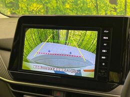 【バックカメラ】駐車時に後方がリアルタイム映像で確認できます。大型商業施設や立体駐車場での駐車時や、夜間のバック時に大活躍！運転スキルに関わらず、今や必須となった装備のひとつです！