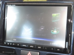 ナビゲーションはパナソニック8インチSDナビ(CN-RZ846)を装着しております。AM、FM、CD、DVD再生、Bluetooth、音楽録音再生、フルセグTVがご使用いただけます。