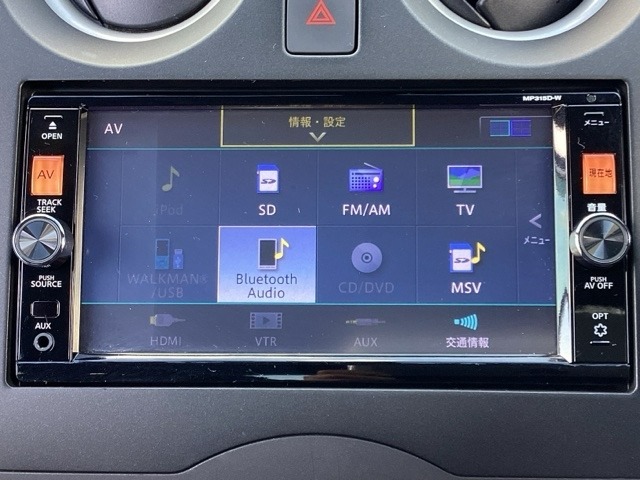 日産純正ナビです。AM/FM、CDはもちろんBluetoothでお好きな音楽お楽しみいただけます。