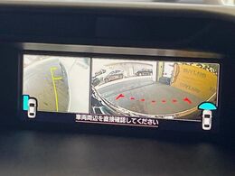 【サイド＆バックカメラ】停車・駐車時に死角になりがちな運転席から見えづらいサイドとリアの障害物を確認できます！雨天時や夜間などは特に活躍してくれるアイテムです。