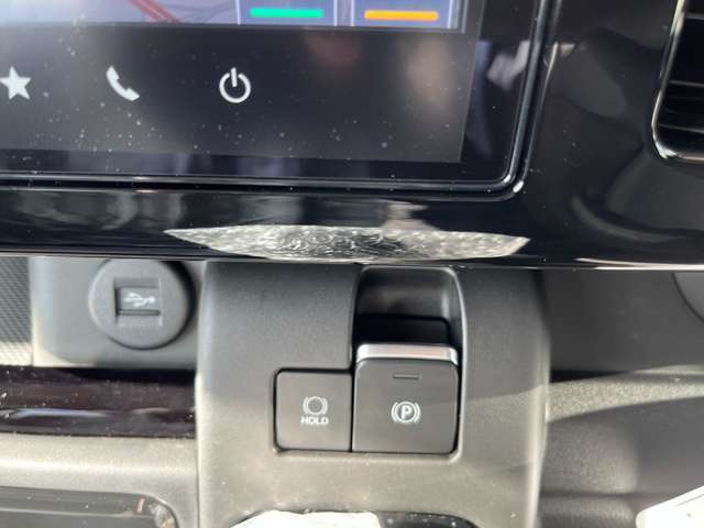 電動パーキングブレーキとブレーキホールドが装備されています。