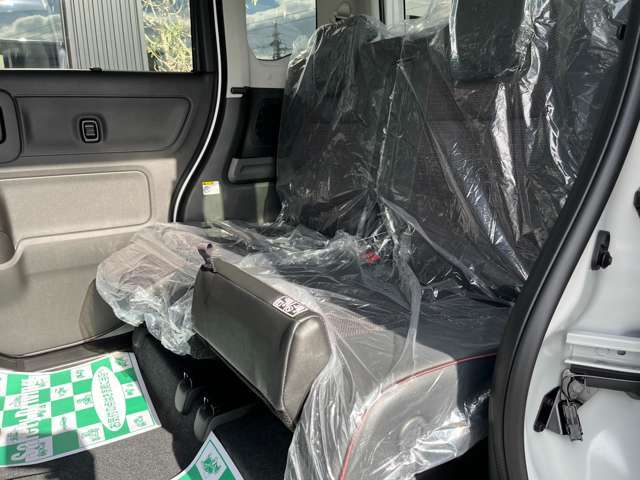 荷物などを落ちないように上に向ける事もできるのでその時の用途で使い分けができます。