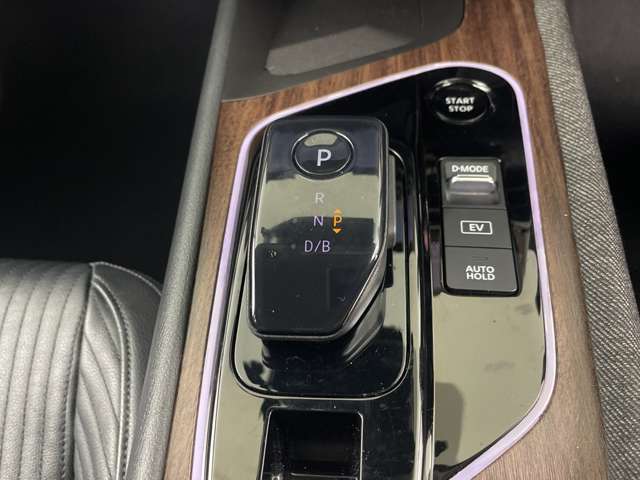 【シフトレバー】『シフトレバー』の画像になります。写真の内容に関してご不明点、ご質問等がございましたらお気軽にガリバー店舗までお問い合わせください。