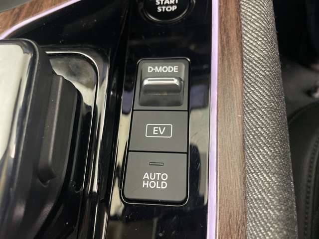 【運転席操作部】『運転席周辺の装備』の画像になります。快適なドライブを楽しむための機能が装備されています！運転席から触れるので使いやすいです！