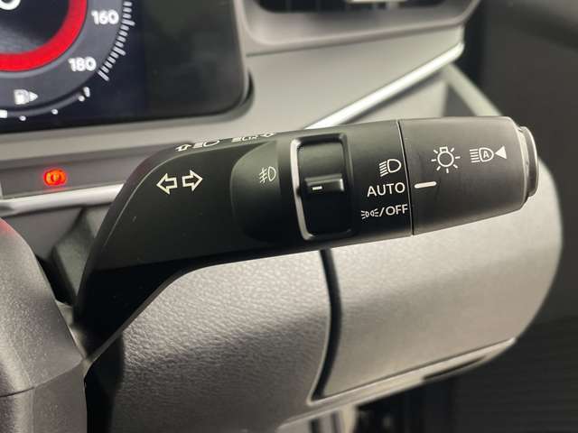 【運転席操作部】『運転席周辺の装備』の画像になります。快適なドライブを楽しむための機能が装備されています！運転席から触れるので使いやすいです！