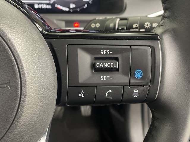 【運転席操作部】『運転席周辺の装備』の画像になります。快適なドライブを楽しむための機能が装備されています！運転席から触れるので使いやすいです！