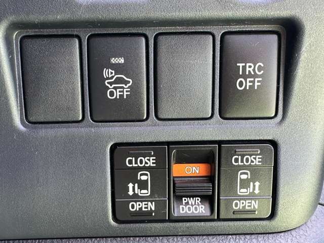 運転席からも両側スライドドアの開閉が可能なパワースライドドア
