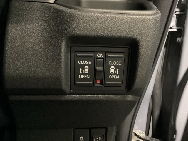 当社サービススタッフが点検整備を実施し、その後、ご納車させていただきますので安心してご利用いただけます。