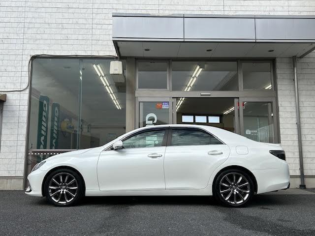 【左】当社基準による調査の結果、修復歴車と判断された車両は一部店舗を除き、販売を行なっておりません。万一、納車時に修復歴があった場合にはご契約の解除等に応じます。