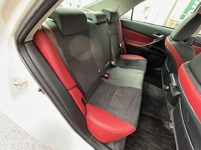 【後部座席】後席もゆったりドライブを楽しめます。内外装はプロこだわりのクリーニングで清潔なおクルマでご納車させていただきます！店舗での現車確認も承っています！