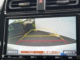 【バックカメラ】駐車時に後方がリアルタイム映像で確認できます。大型商業施設や立体駐車場での駐車時や、夜間のバック時に大活躍！運転スキルに関わらず、今や必須となった装備のひとつです！