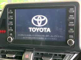 【8インチ　ディスプレイオーディオ】大画面のディスプレイはAppleCarPlayやAndroidAutoが利用可能。大きな画面でスマホナビアプリ等が利用いただけます♪