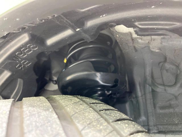 お車を安心してお乗りいただく為には、足回りの定期点検が欠かせません。サービスサポート（有償保証）では無料点検もご提供しており、安心のカーライフをお過ごしいただけるサポート体制が整っています。