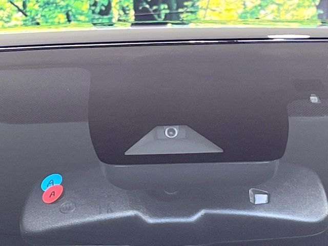 【トヨタセーフティセンス】走行中に前方の車両等を認識し、衝突しそうな時は警報とブレーキで衝突回避と被害軽減をアシスト。より安全にドライブをお楽しみいただけます。