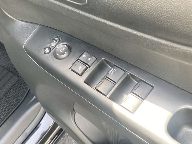 【窓操作部】軽い力で、窓を開けたり閉めたりすることができます！掲載箇所以外にご希望の写真がございましたら、お気軽にお問い合わせ下さい！メールや郵送でお送りさせていただきます。
