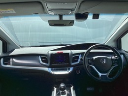 フロントガラスが大きく、ワイドな視界で運転もしやすくなるように設定されています。