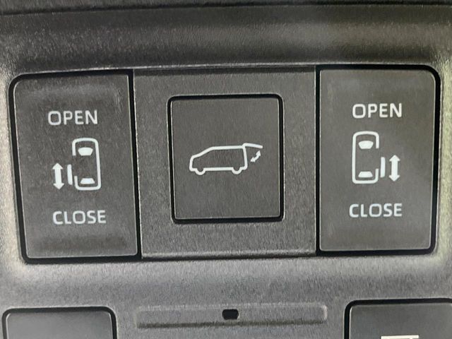 【両側パワースライドドア】スマートキーや運転席のスイッチで後席両側スライドドアの開閉が可能♪電動だから力を入れてドアを開ける必要が無く、小さなお子様でも簡単に開け閉めでき快適です♪