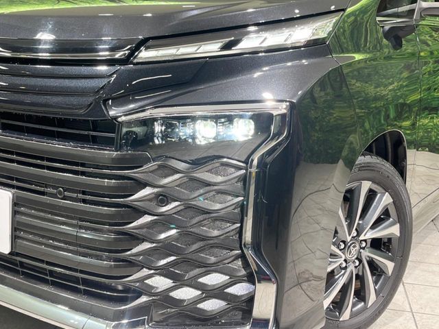 【LEDヘッドライト】悪天候や夜間走行時も良好な視界を確保し安心して運転できる高輝度LEDヘッドライトを装備！点灯速度が早く、消費電力も抑えられています。