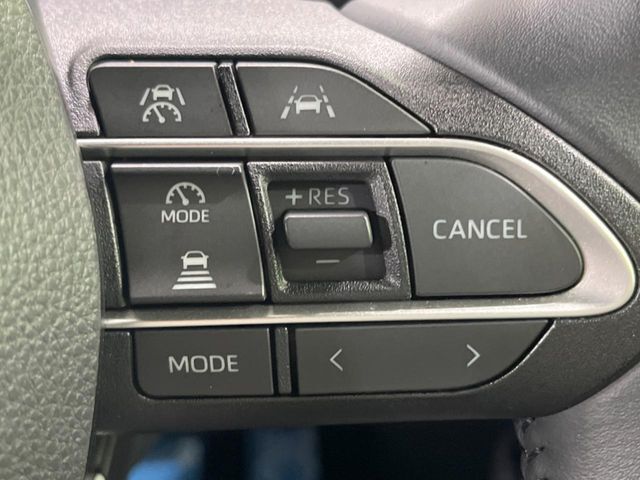 【レーダークルーズコントロール】高速道路での長距離走行が楽に！！自動で速度を保つクルーズコントロールが、衝突軽減システムと連携し、前方の車両を感知して車間を保つように速度調節してくれます！！