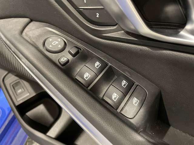 サービス工場は当営業所より徒歩約1分。BMWの厳しい試験を突破した　　マイスター　　が多数在籍しております。ご購入後の納車前整備をしっかりいたします。楽しいBMWライフをおすごしください。