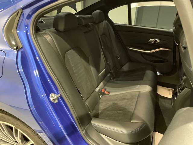 全ての　BMW　に全国のBMW正規ディーラーでご利用いただける保証をお付けしてご納車させていただいております（一部特殊車両を除く）。