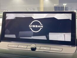 【大画面ナビ】人気の大型12.3インチナビを装備。存在感のある大画面はインパクト大！ナビ利用時のマップ表示は見やすく、テレビやDVDは臨場感がアップ！いつものドライブがグッと楽しくなります♪