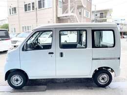 お仕事の必需品、軽の箱バンハイゼット、買取にて入荷いたしました。リアバンパー割れ修理中です。