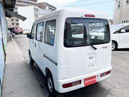 お仕事の必需品、軽の箱バンハイゼット、買取にて入荷いたしました。リアバンパー割れ修理中です。