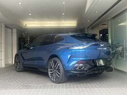 後ろへと流れる美しいプロポーション。