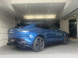 アストンマーティンの特徴である上品な佇まい。