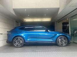 ボディ下部はブラックパックとなっています。