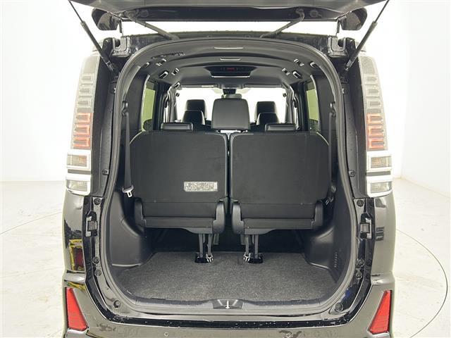 【トランク】積み込みやすくて、たっぷり積める荷室です。シートアレンジできるものは、乗車人数と荷物の量や大きさによってシートを動かすことができるので、より快適なドライブが可能です！
