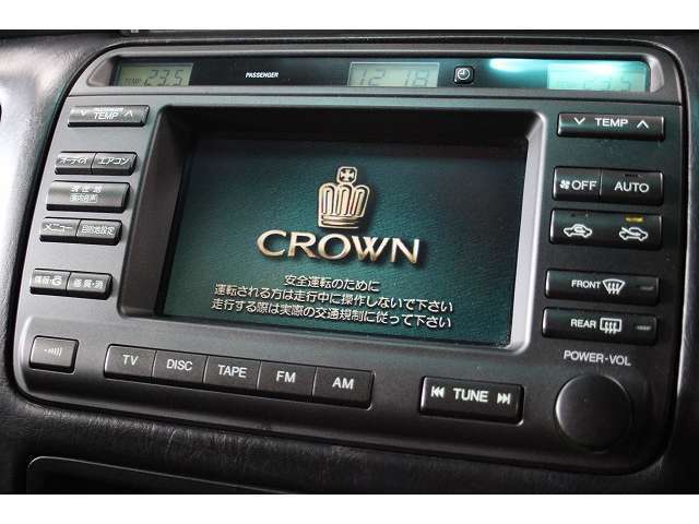 純正マルチ（ツインナビ）装備です。ナビとオーディオ機能は下段のパナソニック製ナビTVを使用します。
