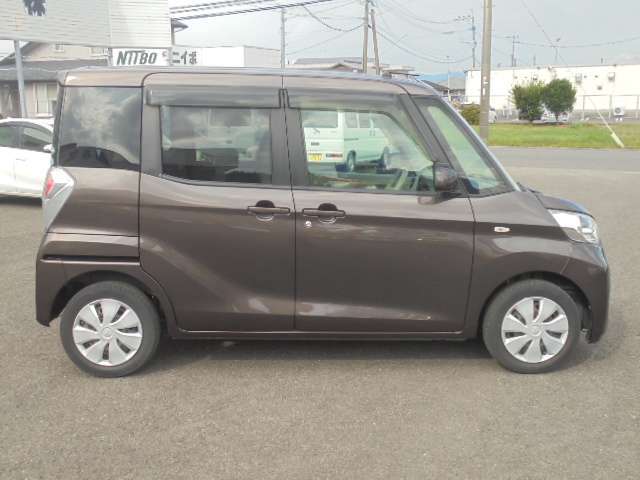 ボディカラーは、オークブラウンメタリック（C22）になります。