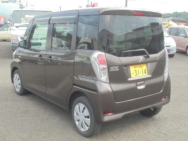 都北センター三股支店は、軽自動車の在庫を約70台程展示しています。