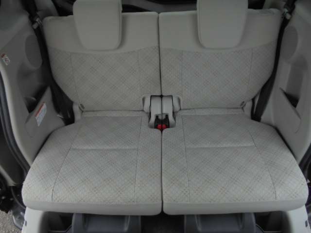 後席シートの画像になります。