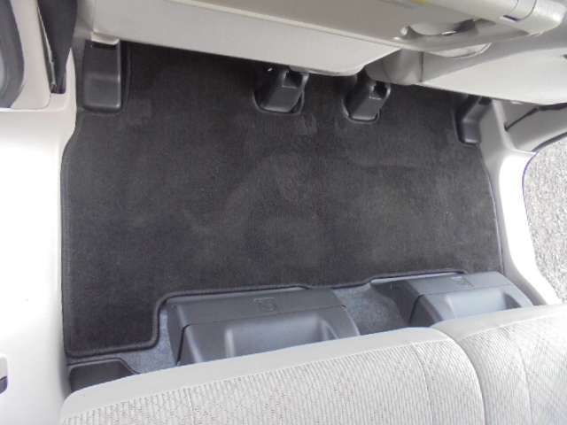 フロアマット付き。