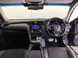 ドライバーを中心に自然に手が届く位置にATセレクトレバーやエアコン、様々な操作スイッチなどを配置、操作性に優れています