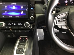 ホンダ純正メモリーナビ搭載なので、遠方へのドライブもお任せ下さい！ステアリング左手側にオーディオ関連のコントロールスイッチを配置しています。操作時は視線を逸らすことなく運転に集中できます